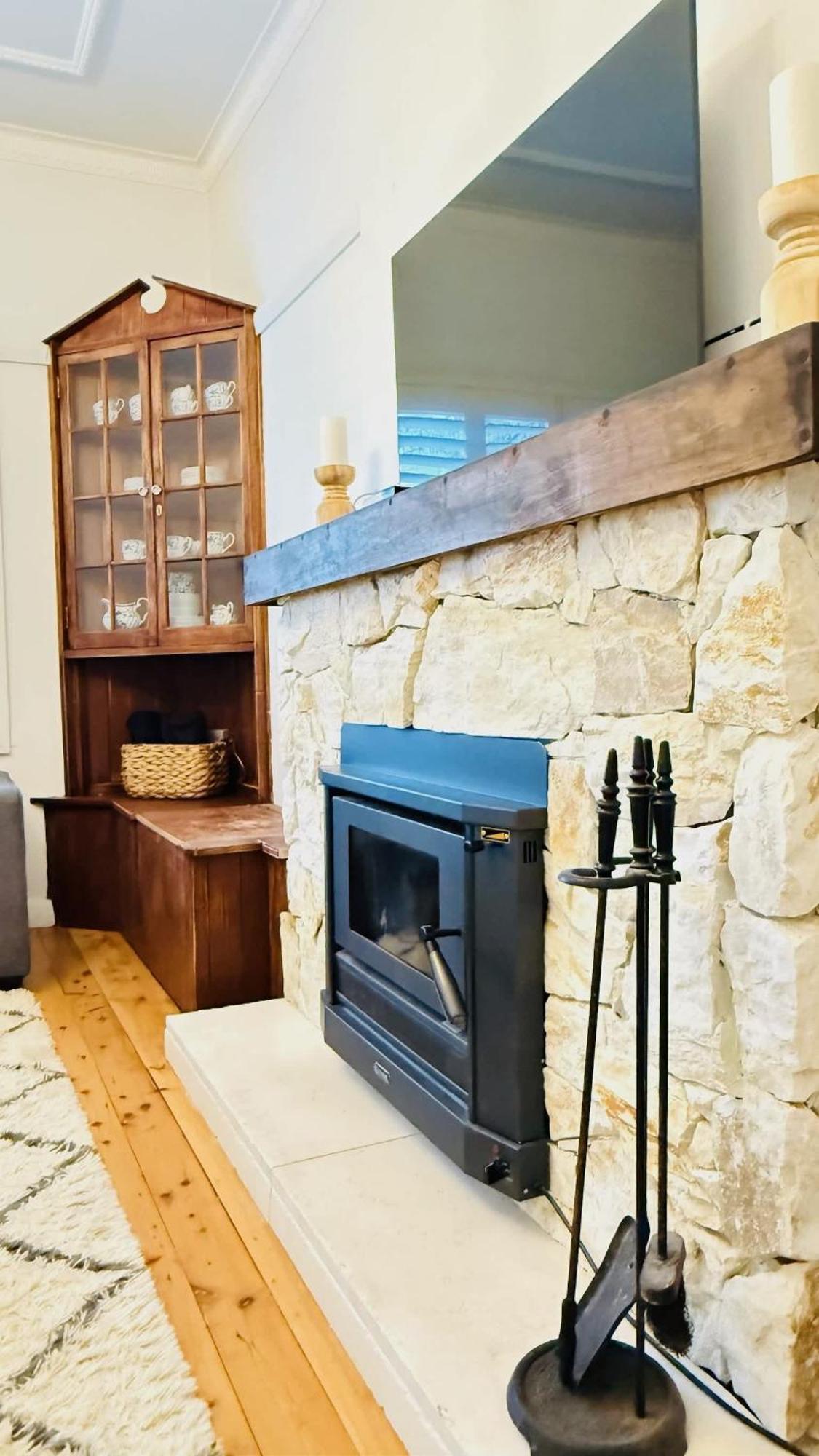 La Villette Sleeps 9 Fireplace Bbq Pet Friendly คาทุมบา ภายนอก รูปภาพ